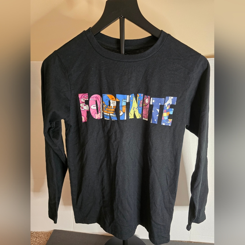 Fortnite Youth Size L Black Long Sleeve Crew Neck Graphic T-Shirt.